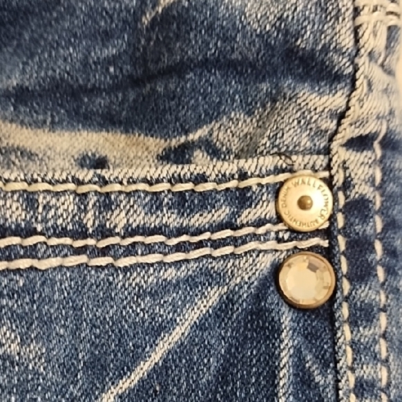 Wallflower Straight Leg Lightly Distressed Blue DenimJeans Stretchy 5 Pocket - Picture 5 of 15